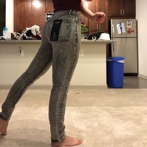 GRLFRND The Karolina Jeans Acid wash grey